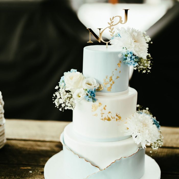 gold and blue wedding cake